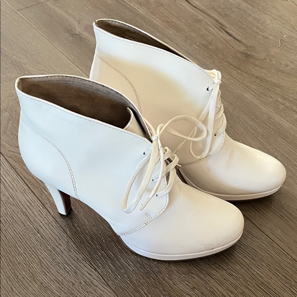 Elegant White Lace-Up Heeled Boots